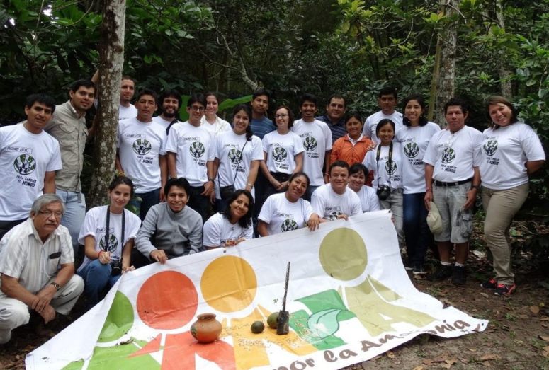 Amazónicos de corazón. Andrea García junto a sus compañeros de Amazónicos por la Amazonía (AMPA).